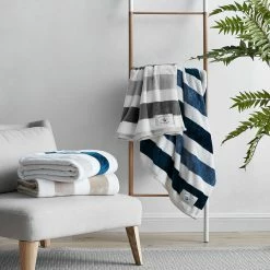Brand new 🔥 Nautica Striped Throw Blanket 🛒